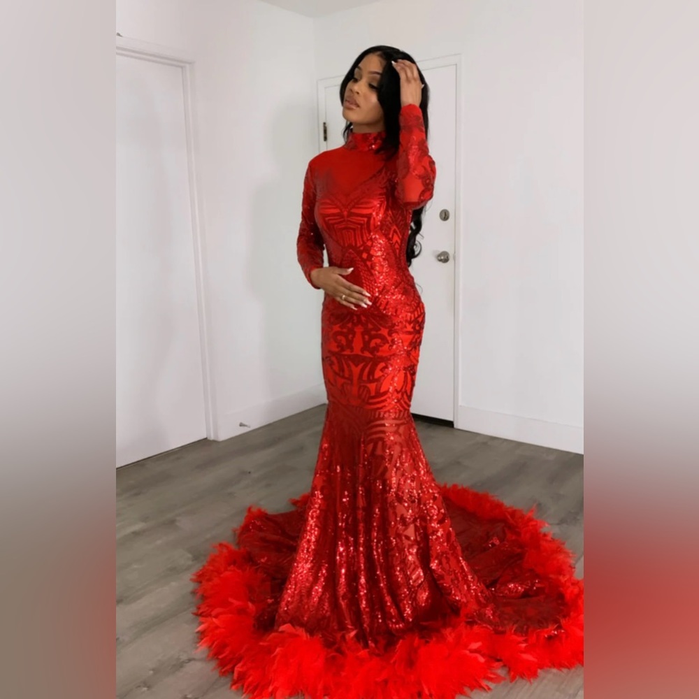 Size small ( 2 ) item worn for 3 hours /fits true to size ! Willing to negotiate